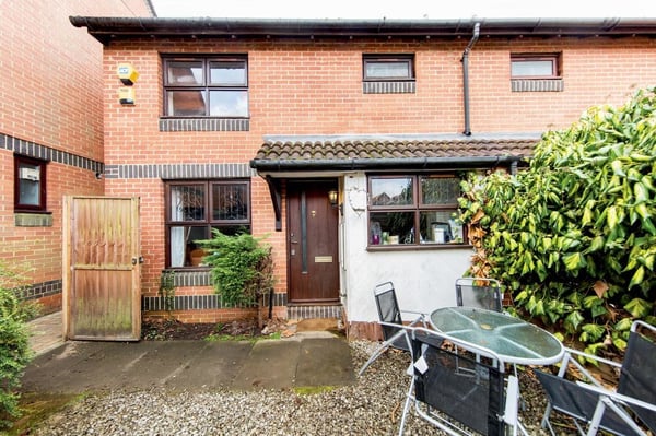 House Grovelands Close in Greater London