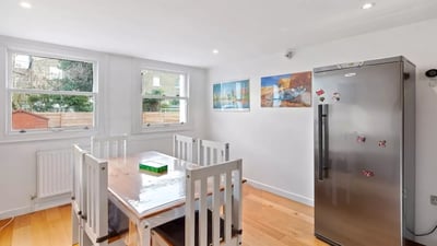 Flat Hillmarton Road in Greater London