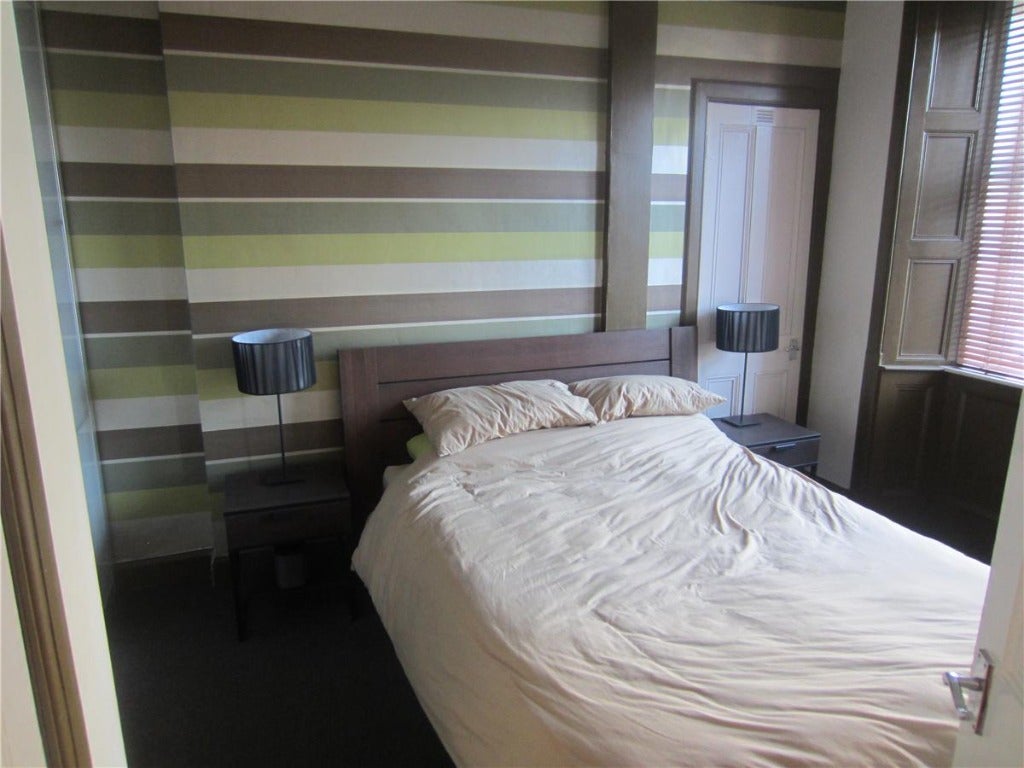 Flat Meadowbank Crescent in City of Edinburgh