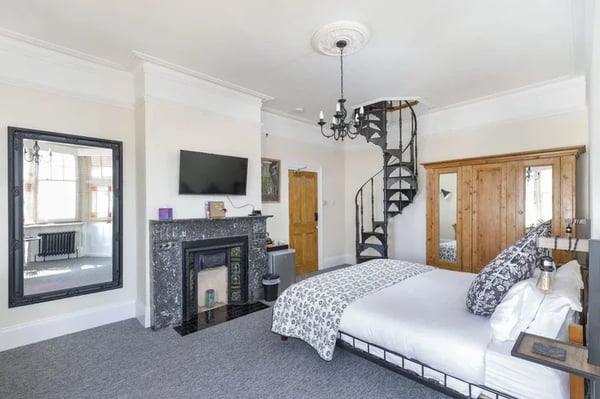 Flat De Courcel Road in Brighton