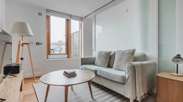 Flat Russell Gardens in Greater London
