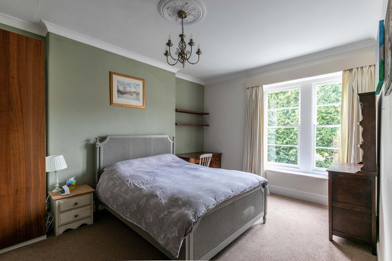 Room Beaufort Road in Bristol