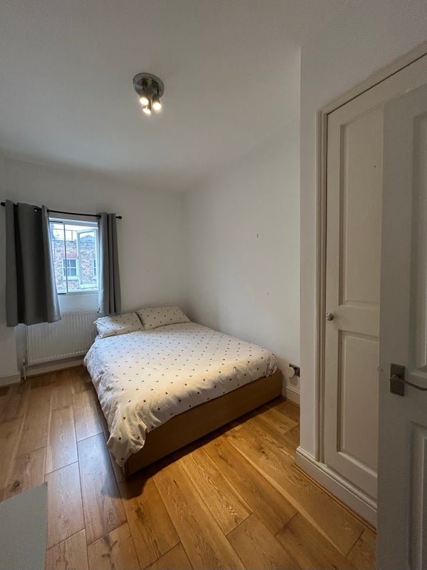 Room Windmill Street in Greater London
