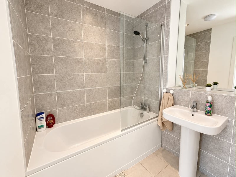 Room Virology Grove in Glasgow