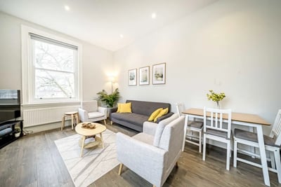 Flat Chiswick High Road in Greater London