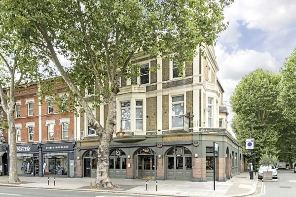 Flat Chiswick High Road in Greater London