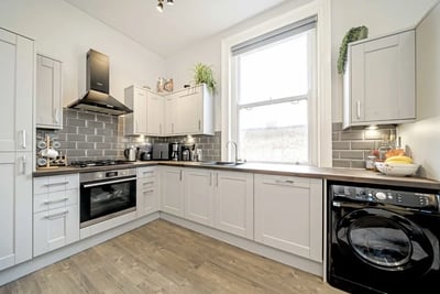 Flat Chiswick High Road in Greater London