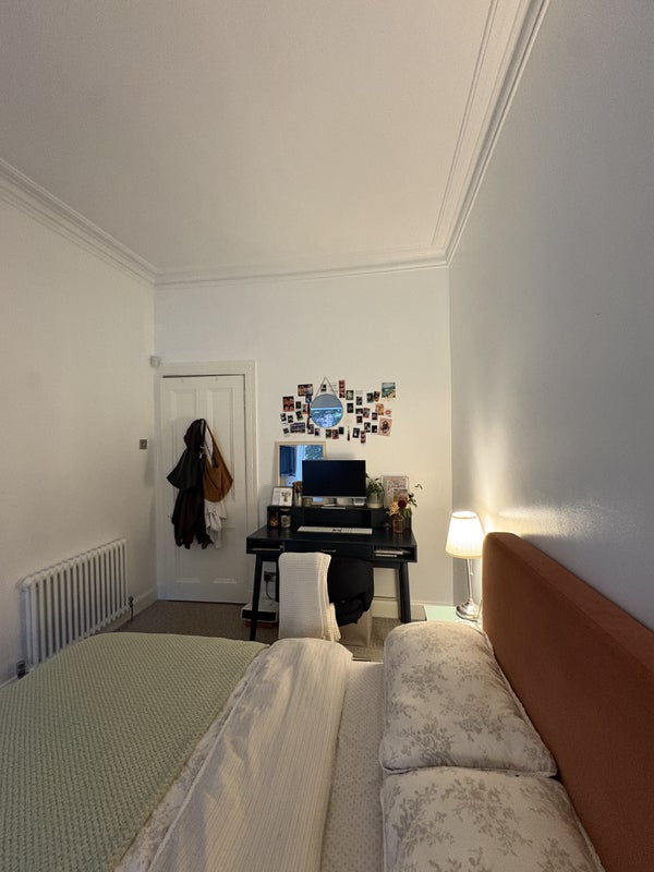 Room Dumbarton Road in Glasgow