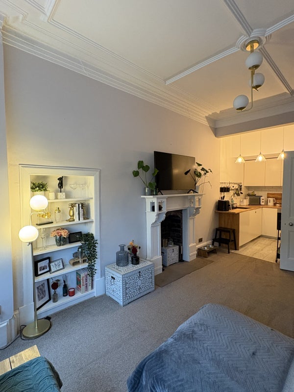 Room Dumbarton Road in Glasgow