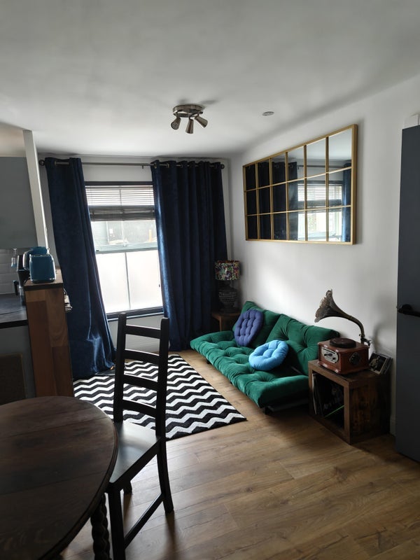 Room Ensign Street in Greater London
