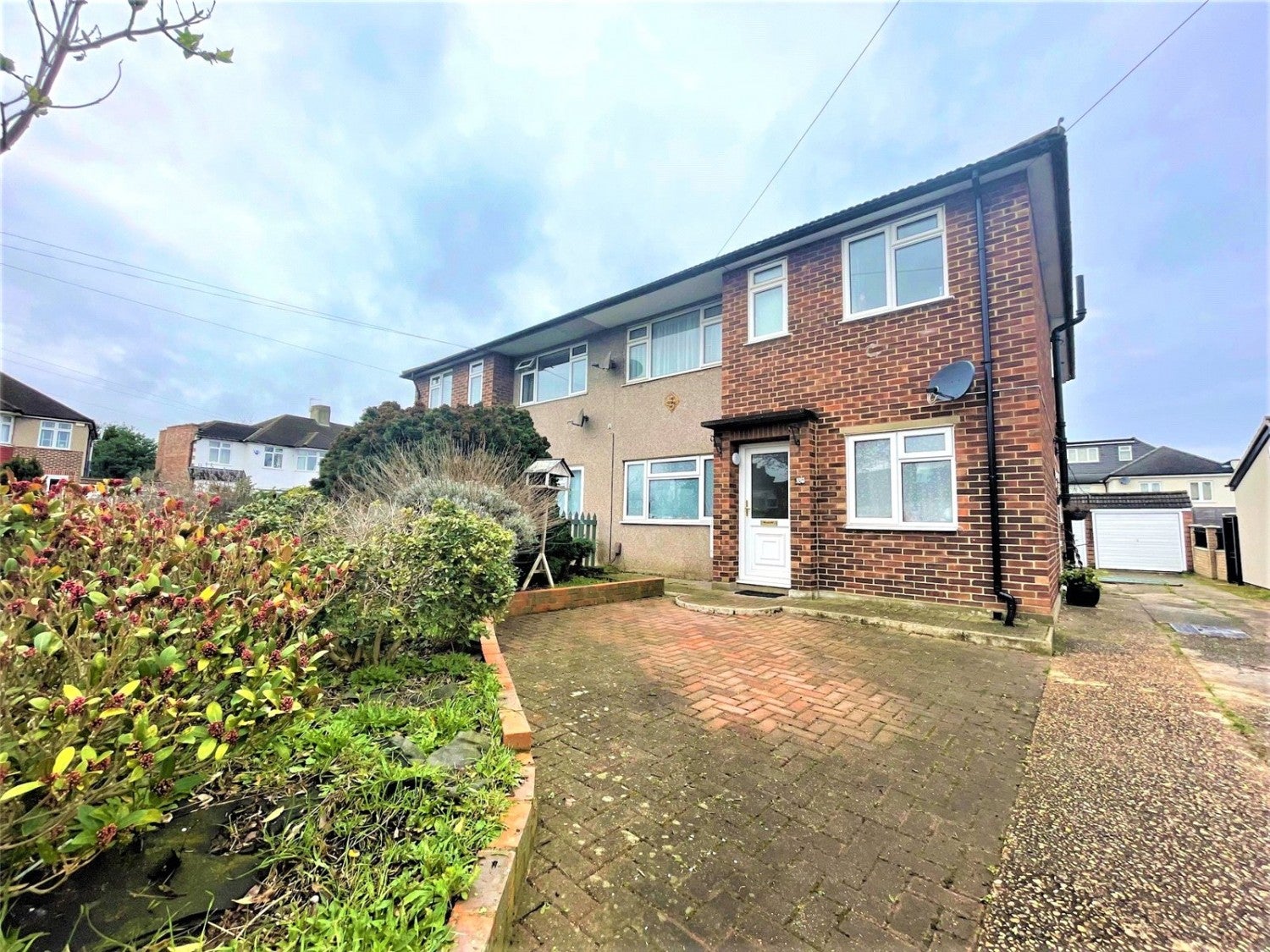 Flat Onslow Drive in Greater London