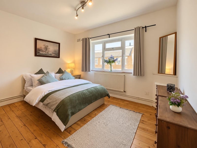 Flat Bevenden Street in Greater London