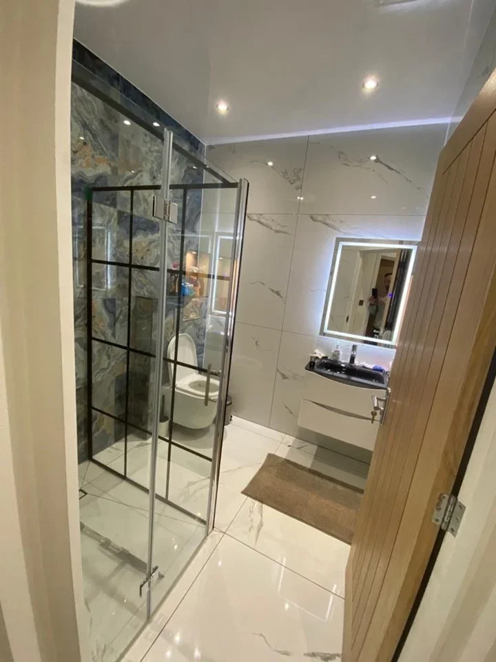 Room North Drive in Greater London