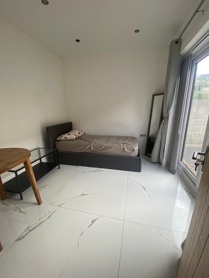 Room North Drive in Greater London