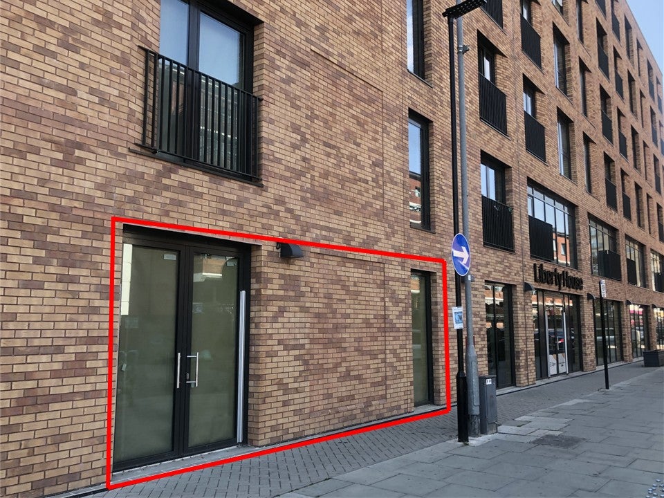 Flat Victoria Road in Greater London