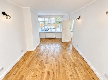 House Parkside Avenue in Greater London