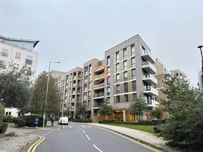 Flat Sury Basin in Greater London