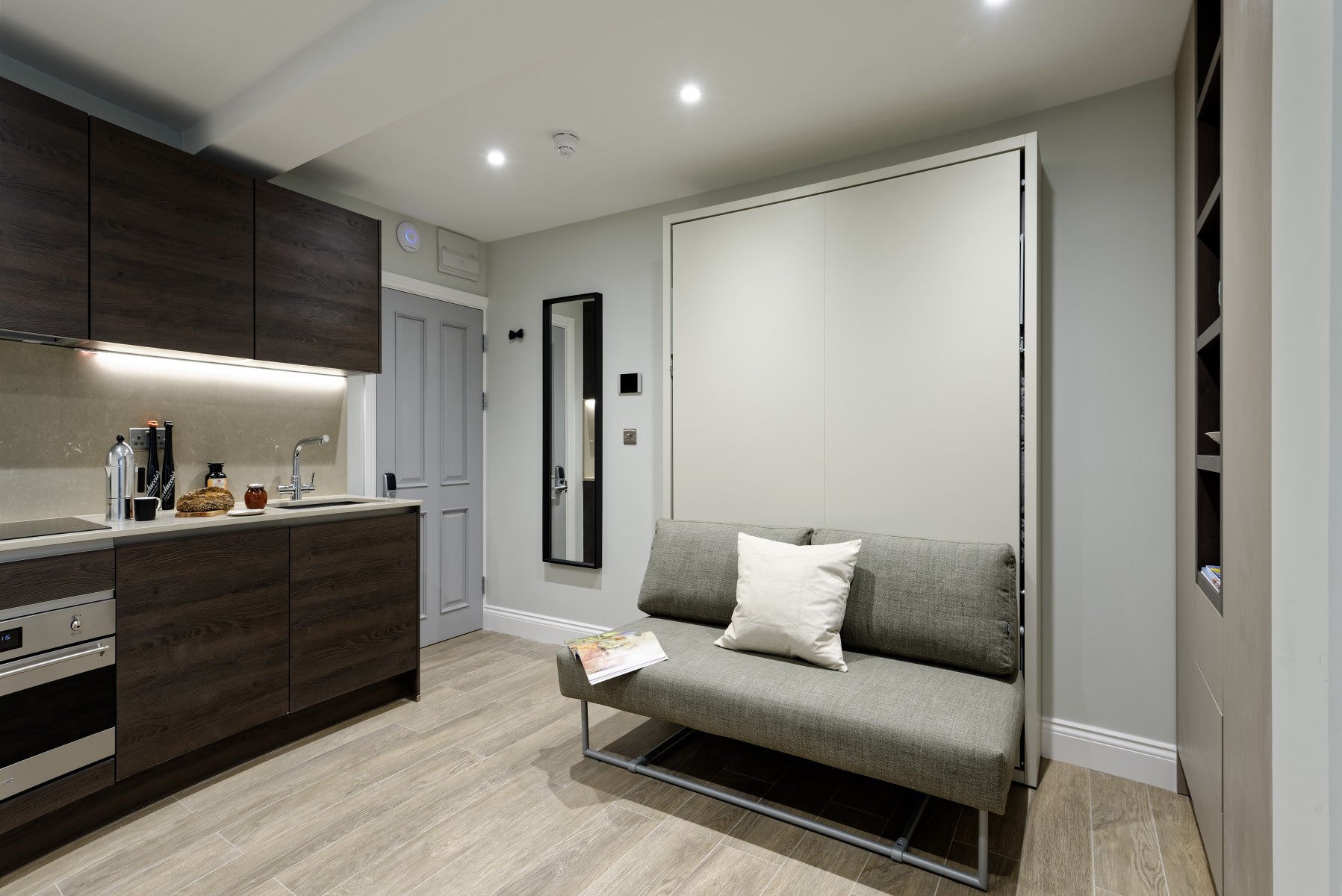 Flat Emperor's Gate in Greater London