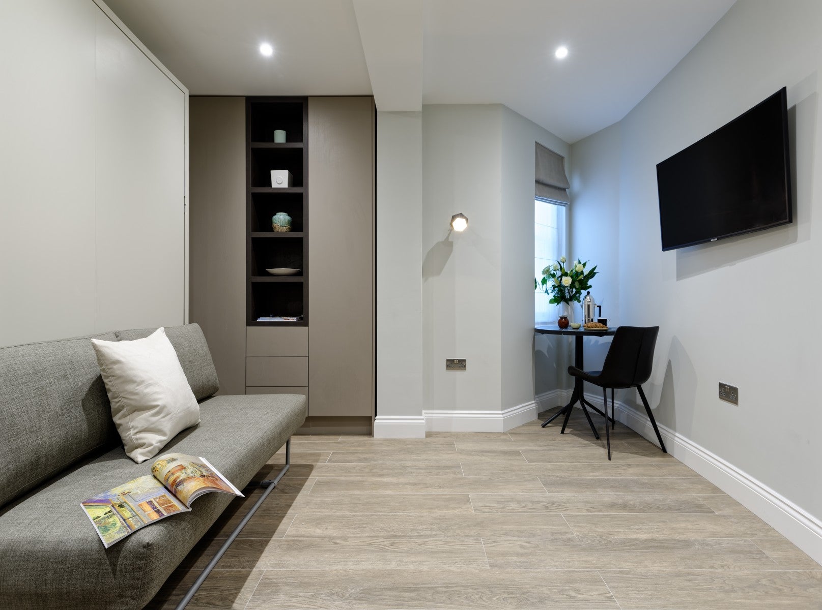 Flat Emperor's Gate in Greater London