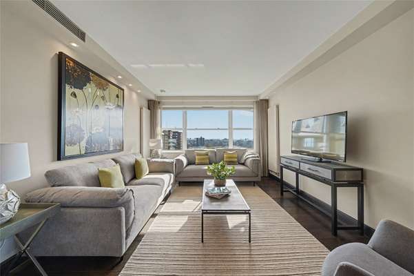 Flat Boydell Court in Greater London