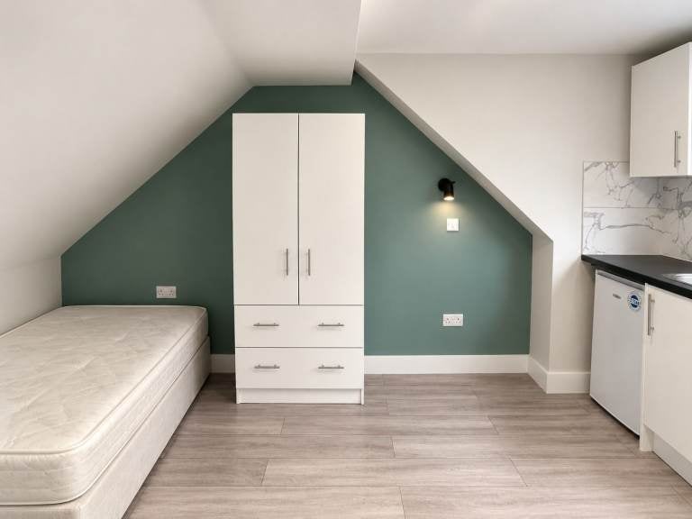 Flat Abercorn Crescent in Greater London