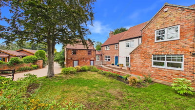 House High Street in Wroot
