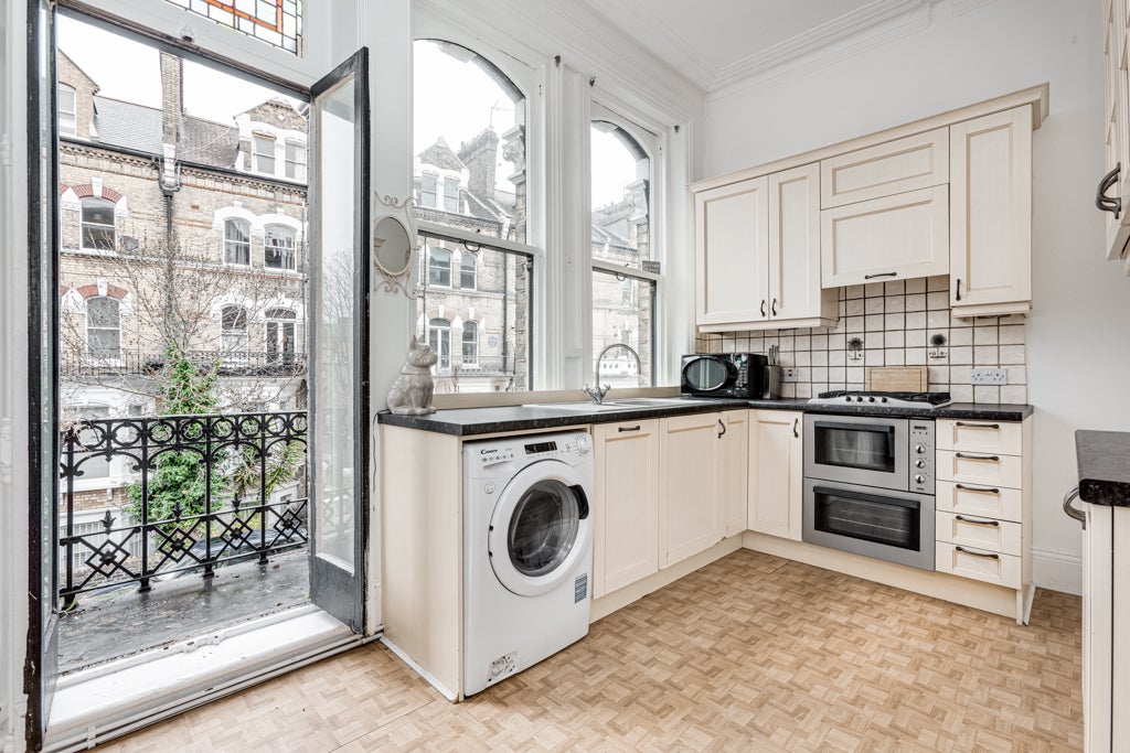 Flat Gunterstone Road in Greater London