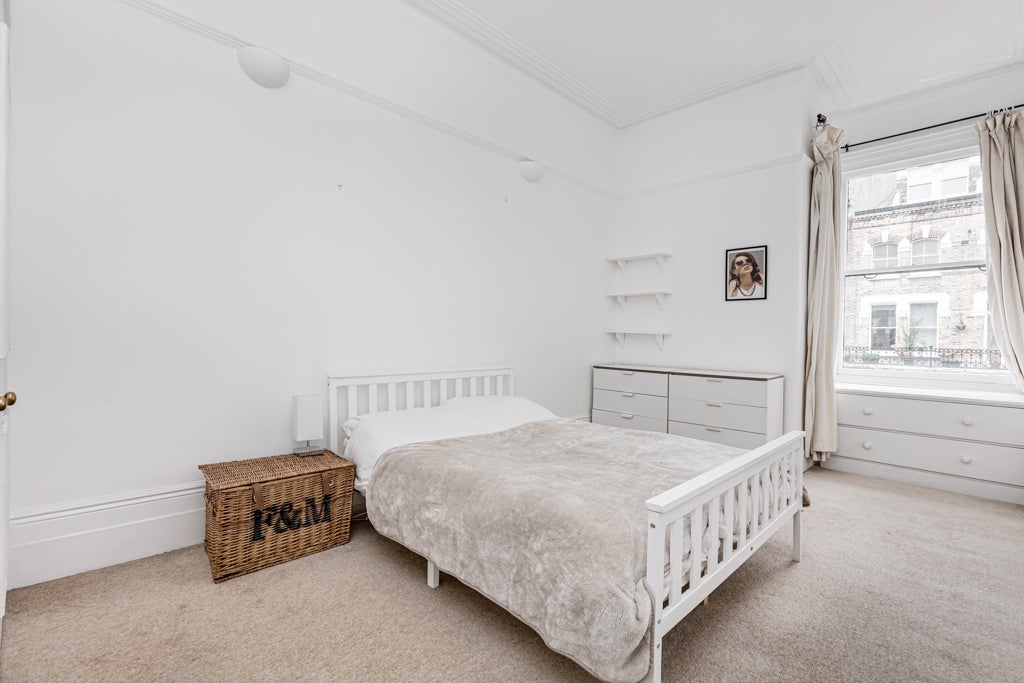 Flat Gunterstone Road in Greater London