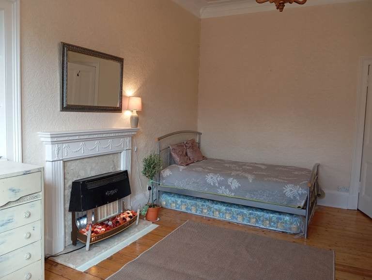 Flat Novar Drive in Glasgow