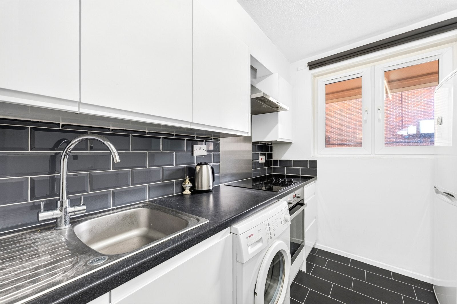 Flat Wynford Road in Greater London