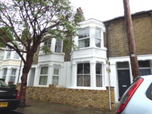 Flat Buckmaster Road in Greater London