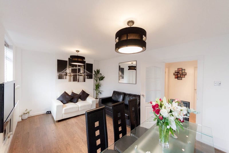 Flat Albert Carr Gardens in Greater London
