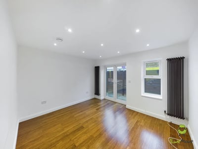 House Harcourt Road in Greater London