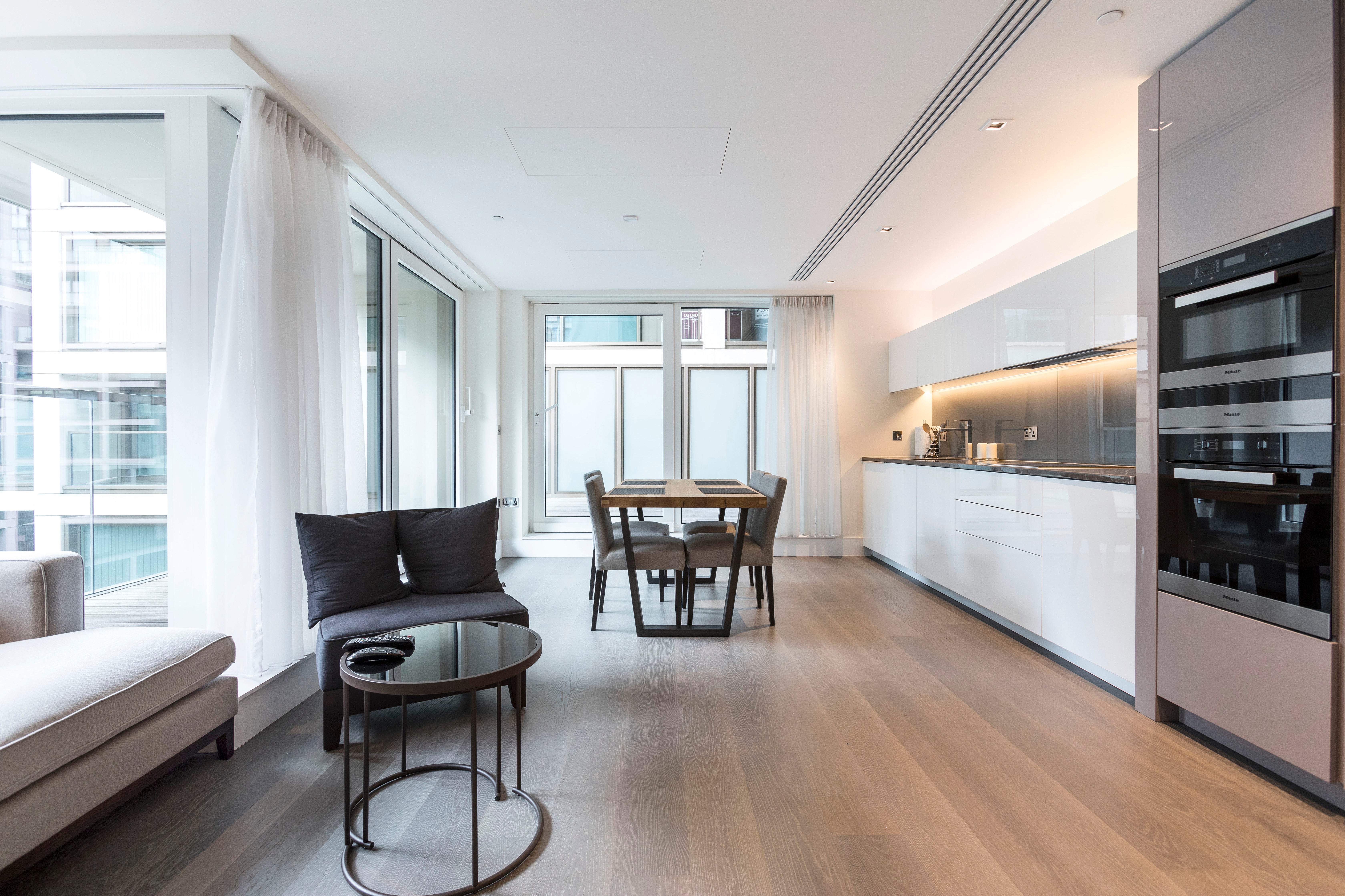 Flat Radnor Terrace in Greater London