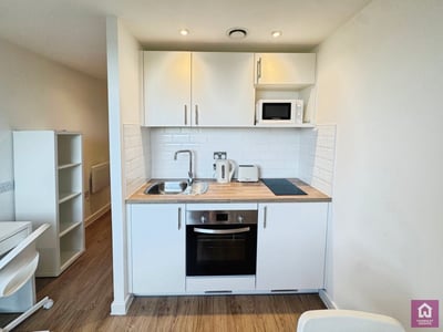 Flat Countess Road in Manchester