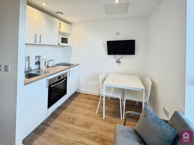 Flat Countess Road in Manchester