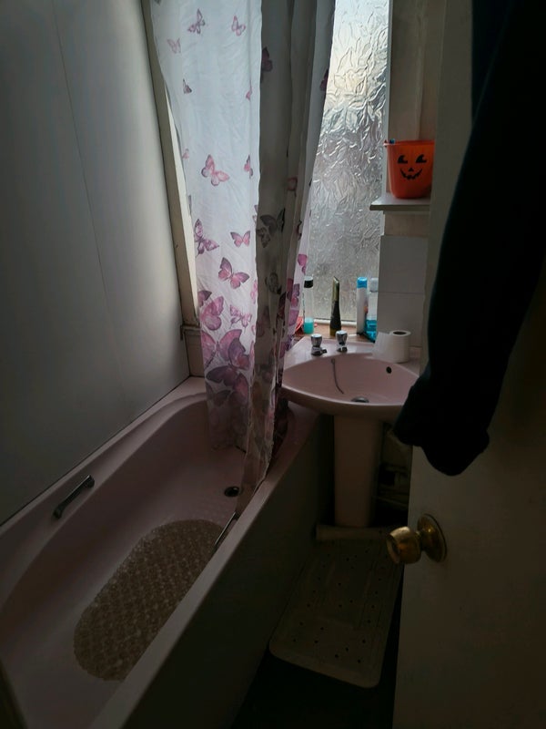 Room Wooler Road in Leeds