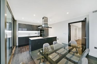 Flat Royal Mint Street in Greater London