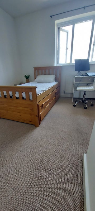 Room Robert Hall Street in Salford