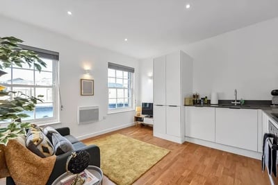 Flat Clarence Street in Borough of Spelthorne