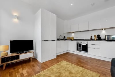 Flat Clarence Street in Borough of Spelthorne