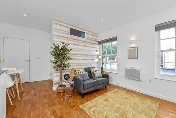 Flat Clarence Street in Borough of Spelthorne