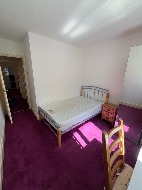 Room Stoney Road in Coventry