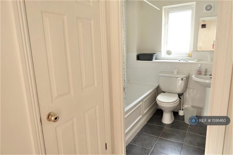 Flat Acacia Close in Greater London