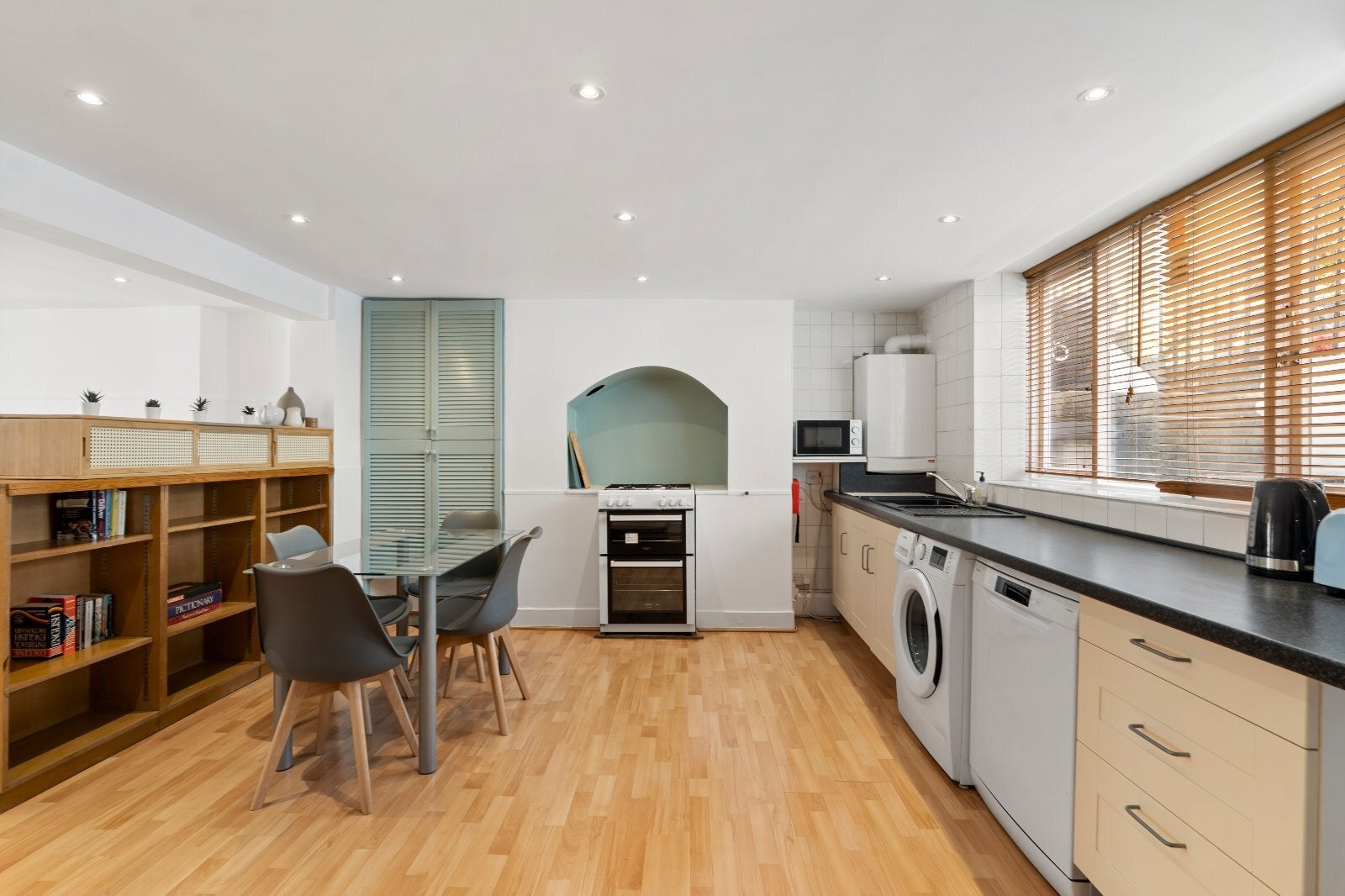 Flat Offord Road in Greater London