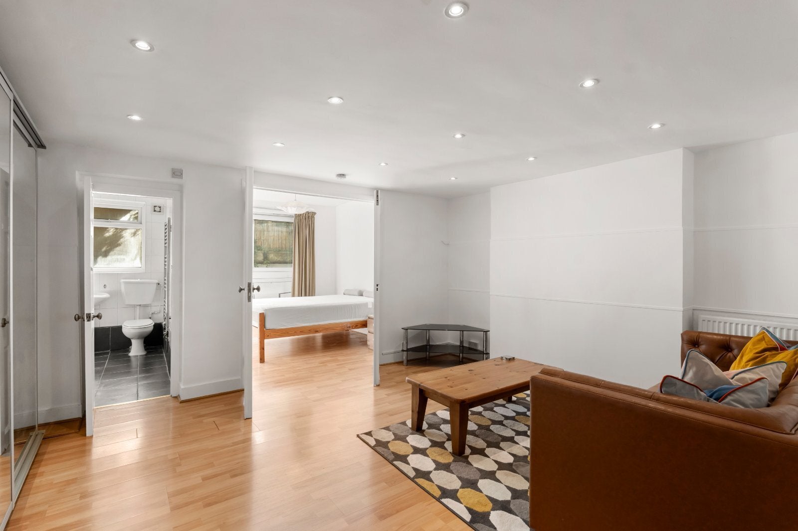 Flat Offord Road in Greater London