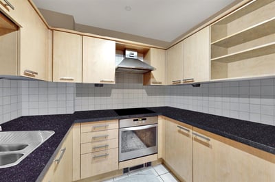Flat Blackwall Way in Greater London
