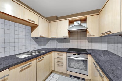 Flat Blackwall Way in Greater London