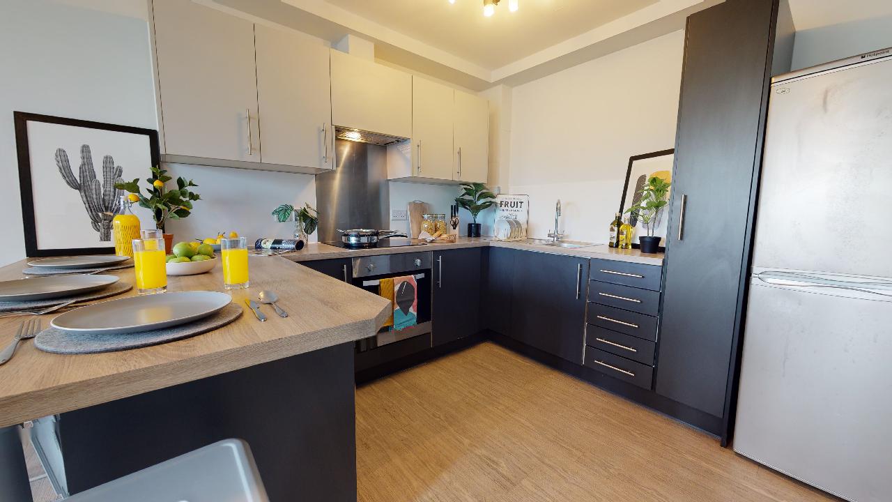 Room Hathersage Road in Manchester