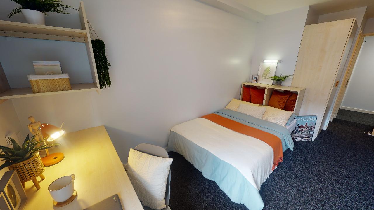 Room Hathersage Road in Manchester